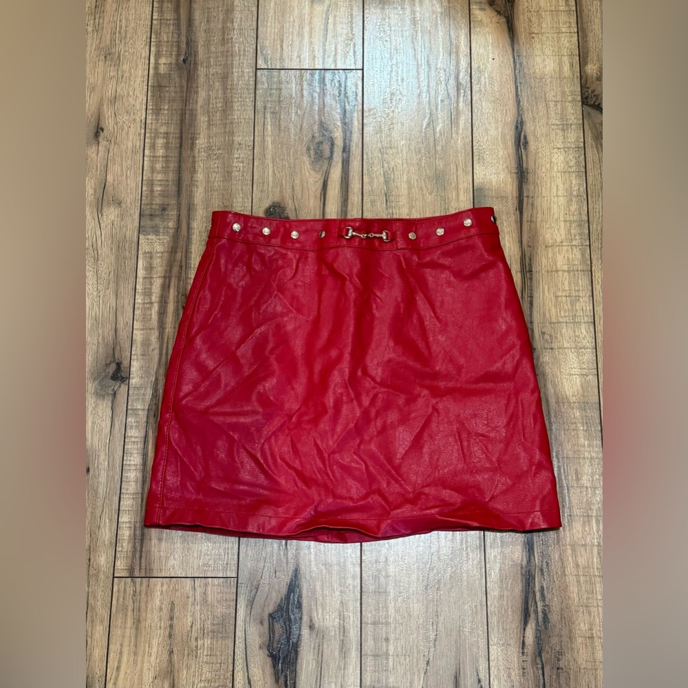 Forever 21 Red Leather Mini Skirt with Gold Hardware Women Size 27